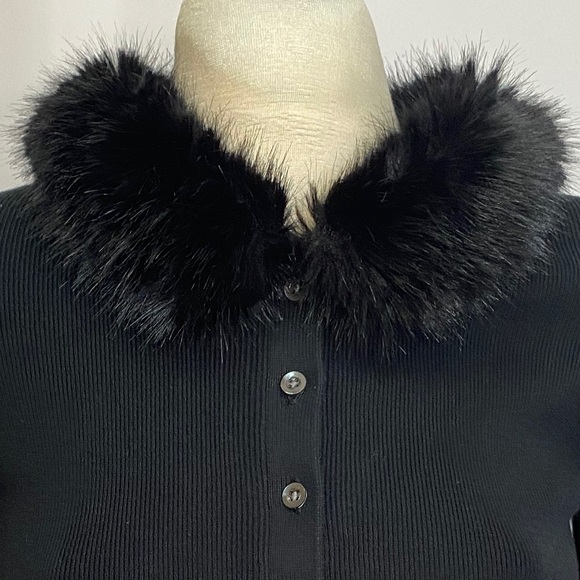 Banana Republic sweater with faux fur collar - Picture 4 of 6